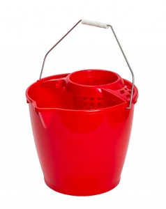 kouvas-italias-me-stifti-kai-xerouli-28.04.01